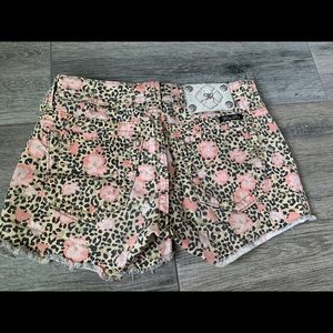 Miss Me shorts in size 26